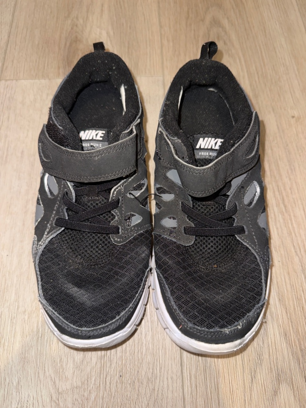 Nike Free Run 2 Boys Sneakers Size 2.5Y Black Running Shoes